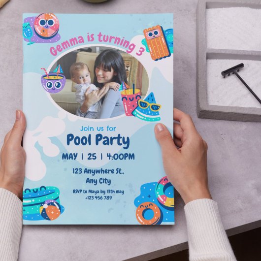 ブルーとピンクの膨張可能プールパーティー誕生日 招待状