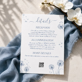 ブルーとホワイトの野の花を使ったラスティックな結婚式のディテール エンクロージャーカード