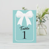 ブルーと真珠ホワイト弓コケットテーブル番号 招待状 (スタンド正面)