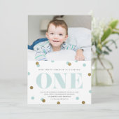 ブルーと金ゴールド紙吹雪の最初の誕生日パーティーの写真 招待状 (スタンド正面)