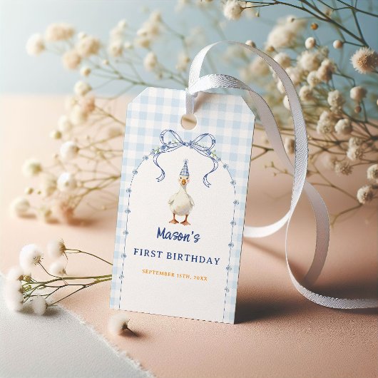 ブルーのギンガム フラワーアーチの男の子の1歳の誕生日 ギフトタグ