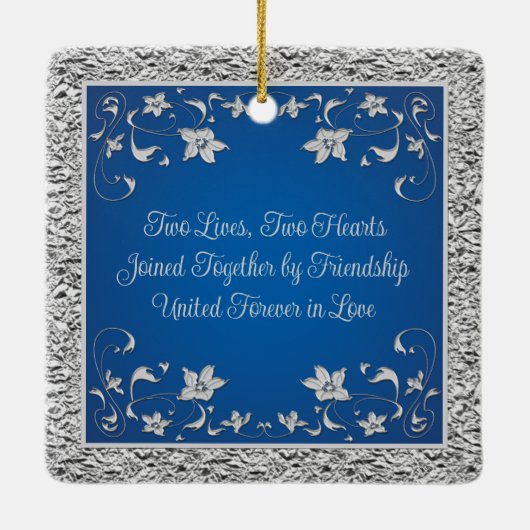 ブルーのグレーラブハート結婚ズの最初のクリスマス セラミックオーナメント (裏面)