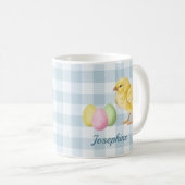 ブルーのチェック柄のひよこと卵の水彩画 名前入り コーヒーマグカップ (正面右)