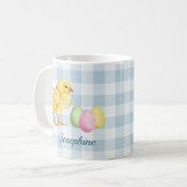 ブルーのチェック柄のひよこと卵の水彩画 名前入り コーヒーマグカップ (正面左)