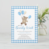 ブルーのテディベアのベビーシャワー We Can Bearly Wait 招待状 (スタンド正面)