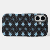 ブルーのペイズリーの花柄 iPhone 16 ブラック カバー (裏面 (横))