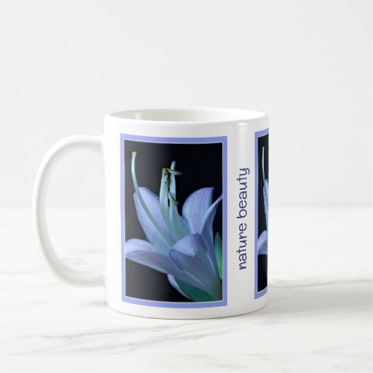ブルーのホスタの花の個性的な自然美 コーヒーマグカップ (左)