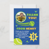 ブルーのモダンテニスボール お誕生日 子供 サンキューカード (正面)