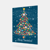 ブルーの上に陽気なクリスマスツリーパターン アクリルサイン (傾斜)