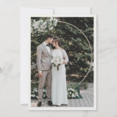 ブルーの上品な花の写真を使った結婚式の事前案内状 セーブザデート (裏面)