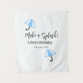 ブルーの傘で夏のプールパーティを盛り上げよう タペストリー