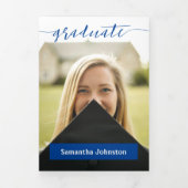 ブルーの卒業スクリプトモダン3枚の写真 三つ折り招待状 (カバー)