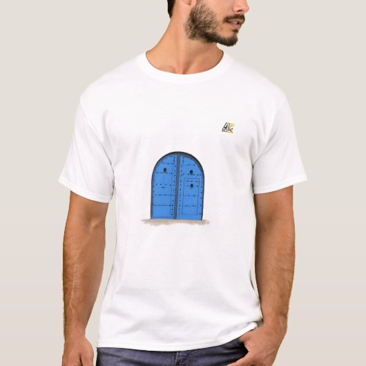 ブルーの扉 - すべての細部にモロッコの魂 Tシャツ (正面)