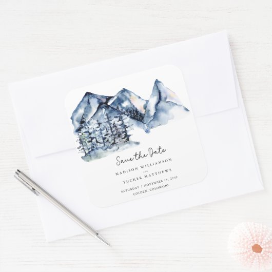 ブルーの水彩山の素朴なボヘミアンスタイルのSave the Date スクエアシール (封筒)