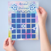 ブルーの水彩花のウェディングシャワー ビンゴ チラシ (手)