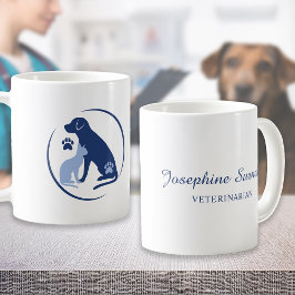 ブルーの犬と猫のロゴまたはあなた自身の動物病院のロゴ コーヒーマグカップ