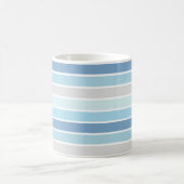 ブルーの縞模様の様々な色合い コーヒーマグカップ (中央)