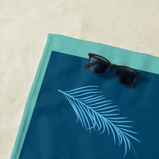 ブルーの羽毛模様のモノグラム パーソナライズド サマー ビーチタオル (インサイチュ)