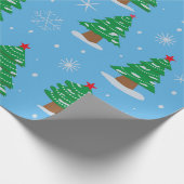 ブルーの背景に雪の降る緑のクリスマスツリー ラッピングペーパー (角)