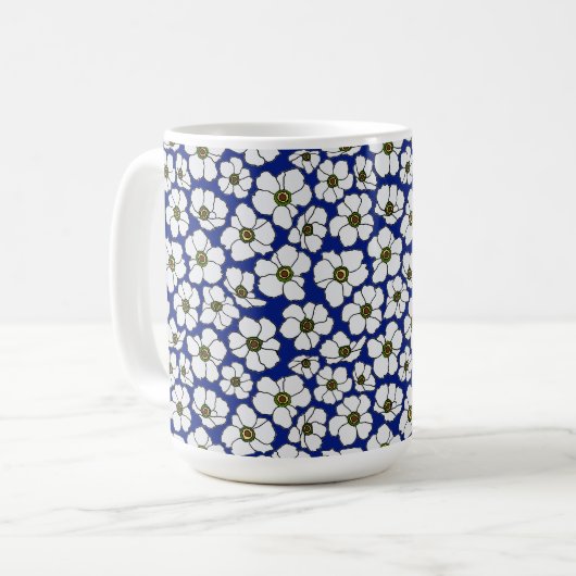 ブルーの背景のボヘミアンな野の花 コーヒーマグカップ (正面左)