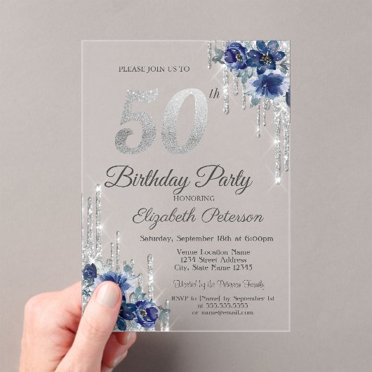 ブルーの花とシルバーのギラギラした滴 50歳の誕生日 アクリル招待状 (インサイチュ (ポータブル))