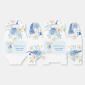 ブルーの花びらとプロセッコの花を飾ったブライダルシャワー フェイバーボックス (見開き)