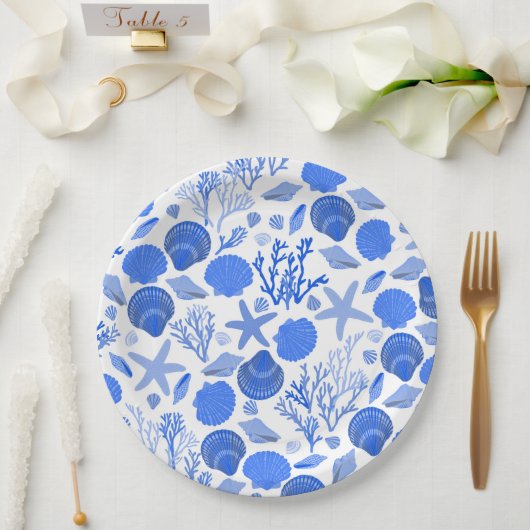 ブルーの貝殻とサンゴの模様のビーチ ペーパープレート (ウェディング)