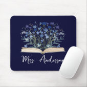 ブルーの野の花が本の先生から咲く マウスパッド (マウス)