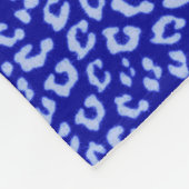 ブルーろうけつ染めレオパード – フリースブランケット (角)