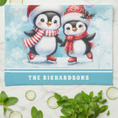 ブルーアイスエレガントスケートで滑るペンギンファミリークリスマス キッチンタオル (折り畳み)