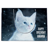 ブルーアイズかわいらしかわいい白い子猫誕生日 ラージペーパーバッグ (正面)