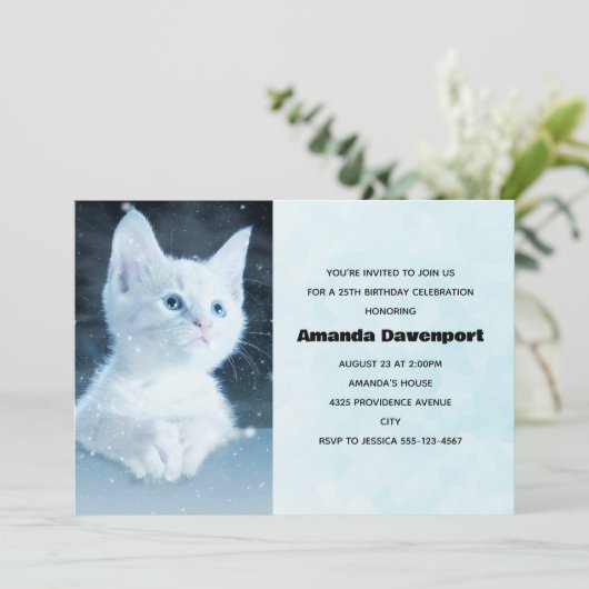 ブルーアイズかわいらしかわいい白い子猫誕生日 招待状 (スタンド正面)