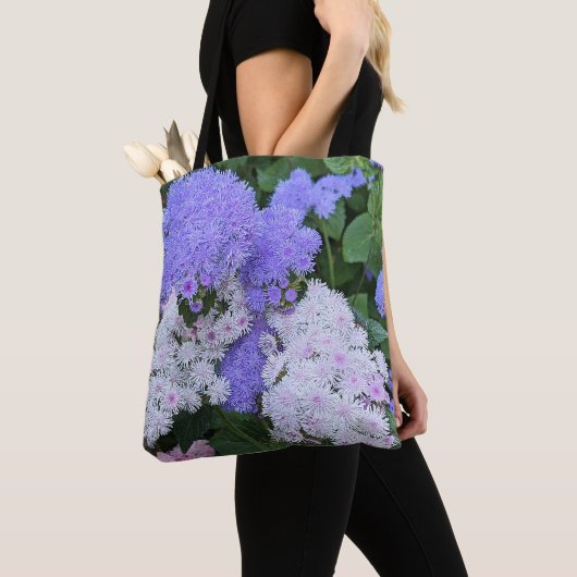 ブルーアゲラタムの花 フローラル トートバッグ (クローズアップ)