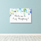 ブルーアジサイようこそ私たちのキャンバス結婚の看板へ キャンバスプリント (インサイチュ (ウッドフロア))