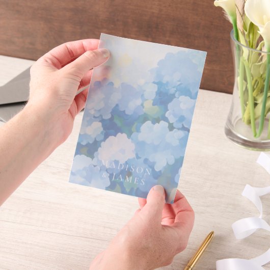 ブルーアジサイ名前をカスタムする結婚ズオーバーレイ ベラム紙招待状 (ポータブル)