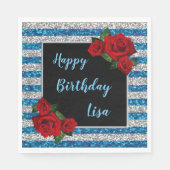 ブルーアンドシルバーストライプグリッターレッドローゼス誕生日 スタンダードランチョンナプキン (正面)