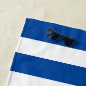 ブルーアンドホワイトストライプのネームカバナストライプ ビーチタオル (インサイチュ)