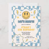 ブルーイエローグルーヴィ市松模様にスマイルレトロ誕生日 招待状 (正面)