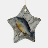 ブルーイエローパープルティール(緑がかった色)、ブルーギルの魚オン波止場 セラミックオーナメント (右)