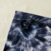 ブルーインディゴシボリ絞り染めパーソナライズされたネーム ビーチタオル (インサイチュ)