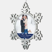 ブルーウアー初めてのクリスマスカップル写真 スノーフレークピューターオーナメント (右)