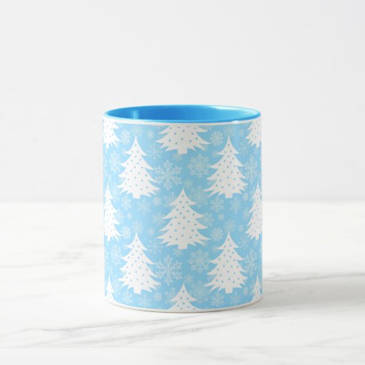 ブルーウィンタークリスマスツリーのスノーフレークのパターン マグカップ (中央)