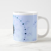 ブルーウェーブ – フラクタルアート ジャンボコーヒーマグカップ (右)