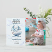 ブルーウォーターカラードラゴンベビー1stバースデーフォト 招待状 (スタンド正面)