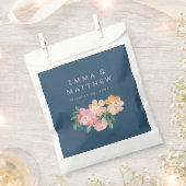 ブルーウォーターカラー牡丹フローラブーケ フェイバーバッグ (クリップ留めされた状態)