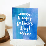 ブルーウォーター色ハッピーファーザーの日 カード<br><div class="desc">美祝しい「父の日」カードを持つパパの特別な日。このシックな父の日のカードは、青い水色の背景とタイポグラフィを備えモダンている。特別なメッセージや写真クリックを「It」ボタカスタマイズンに追加する。</div>