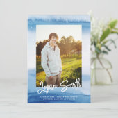 ブルーウォーモダンターカラースクリプト卒業写真 案内状 (スタンド正面)