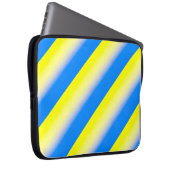 ブルーウクライナインスパイア平和アンチ戦争 ラップトップスリーブ (正面右)