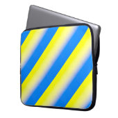 ブルーウクライナインスパイア平和アンチ戦争 ラップトップスリーブ (正面左)