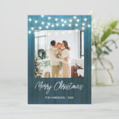 ブルーウッドプレートストリングライトフォトクリスマス シーズンカード (スタンド正面)